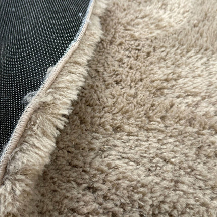 Hoogpolig Organisch vloerkleed Furr Stone bruin - Interieur05 - Vloerkledenloods