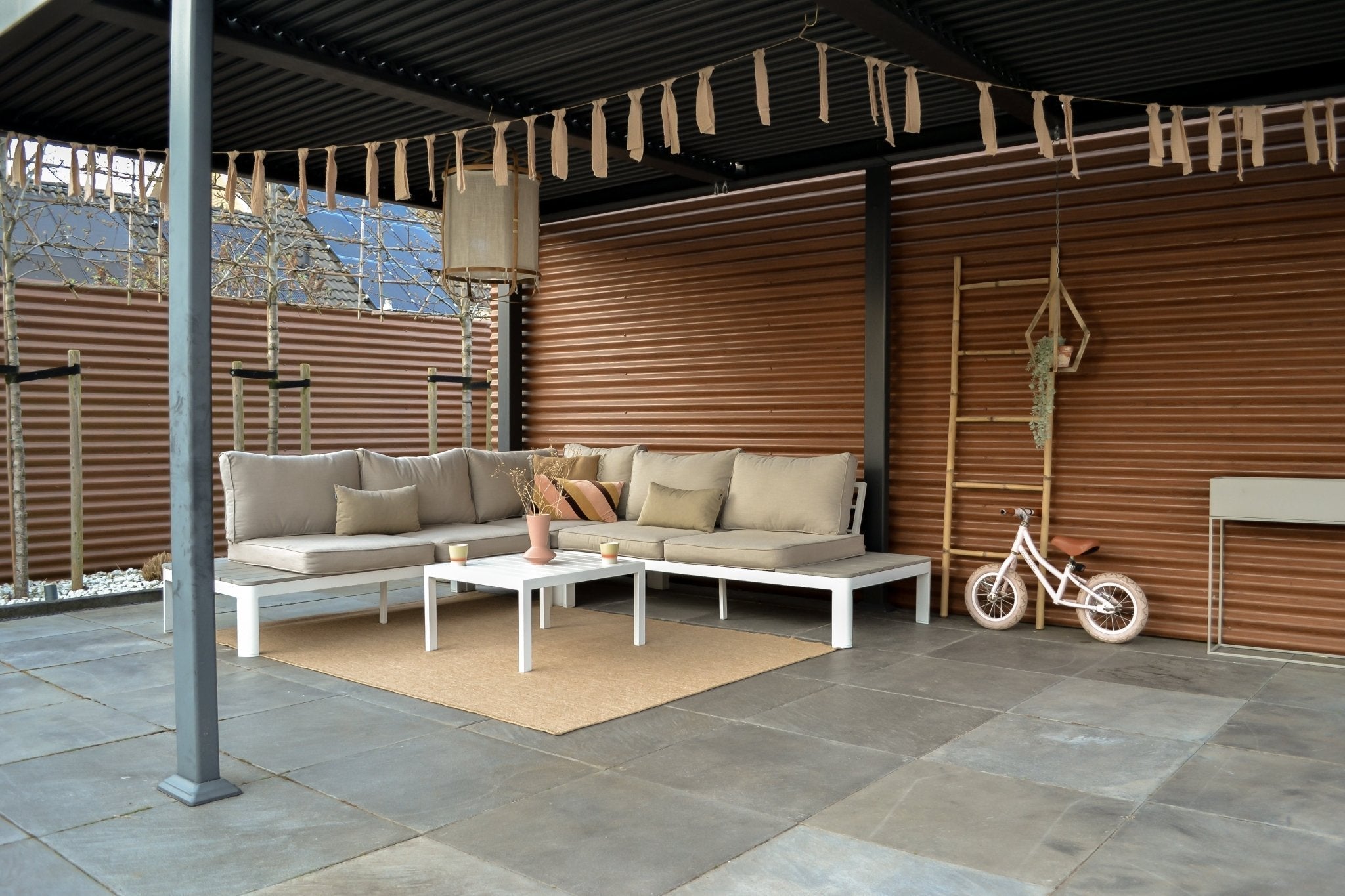 Rond, rechthoekig of ovaal? Welke vorm buitenkleed past het beste? - Vloerkledenloods