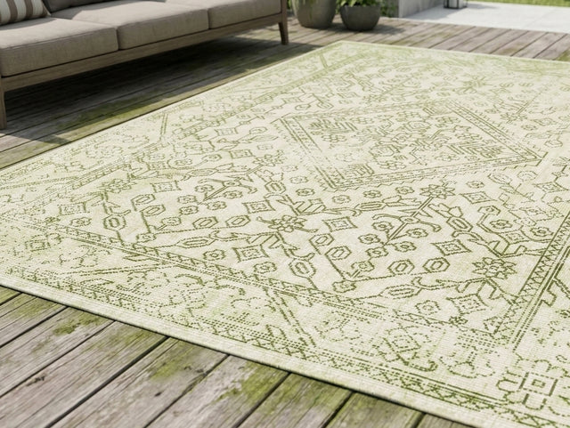 Hoe verwijder je groene aanslag van een buitenkleed?