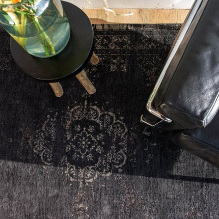 Fading World Medallion Collection Mineral black 8263 - Louis de Poortere - Vloerkledenloods