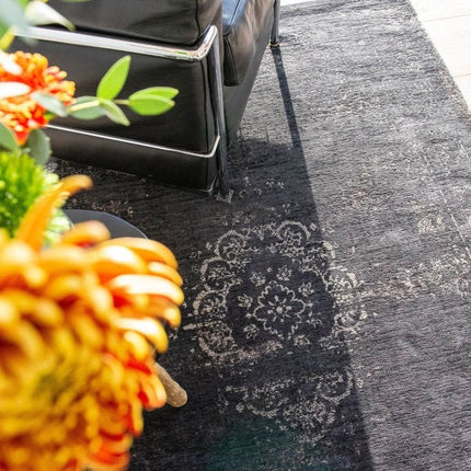 Fading World Medallion Collection Mineral black 8263 - Louis de Poortere - Vloerkledenloods