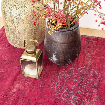Fading World Medallion Collection Scarlet 8260 - Louis de Poortere - Vloerkledenloods