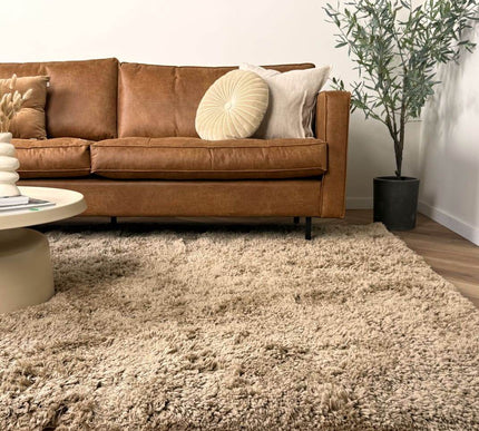 Hoogpolig vloerkleed Pilo taupe polyester Interieur05 - Vloerkledenloods
