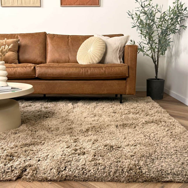 Hoogpolig vloerkleed Pilo taupe polyester Interieur05 - Vloerkledenloods