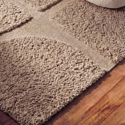 Hoogpolige vloerkleden - Ted Baker Lambeth hoogpolig vloerkleed Jasper Beige - Vloerkledenloods