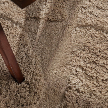Hoogpolige vloerkleden - Ted Baker Lambeth hoogpolig vloerkleed Jasper Beige - Vloerkledenloods