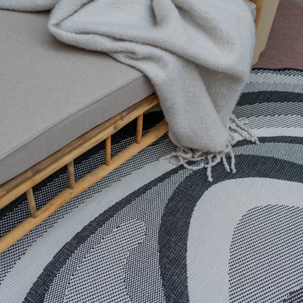Organisch gevormd buitenkleed Loop Stone Zwart