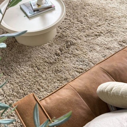 Organisch hoogpolig vloerkleed Pilo taupe polyester Interieur05 - Vloerkledenloods