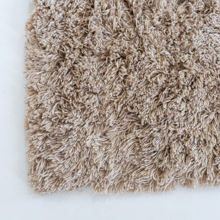 Wollen vloerkleed hoogpolig Raw Wool Lichtbruin Interieur05