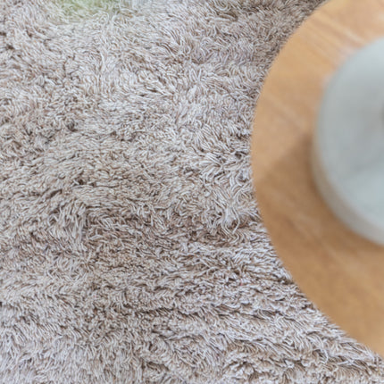 Wollen vloerkleed hoogpolig Raw Wool Lichtbruin Interieur05