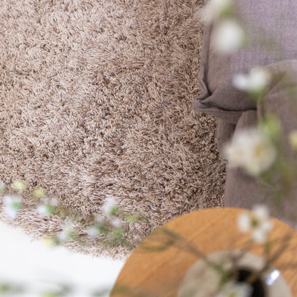 Rond wollen vloerkleed hoogpolig Raw Wool Lichtbruin Interieur05
