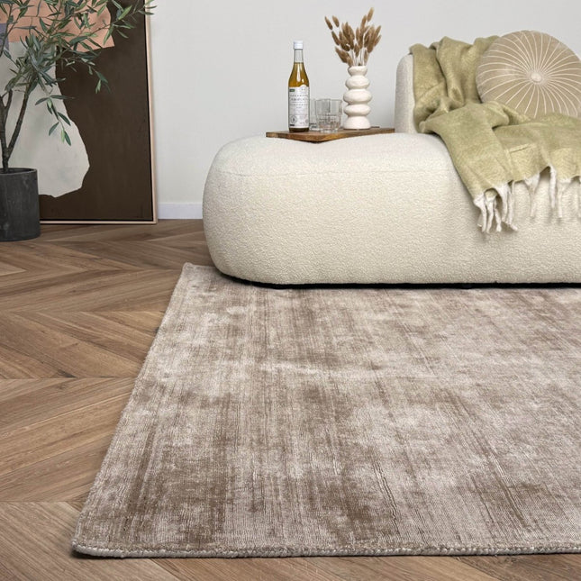 Vloerkleed Felva viscose silk taupe - Interieur05 - Vloerkledenloods
