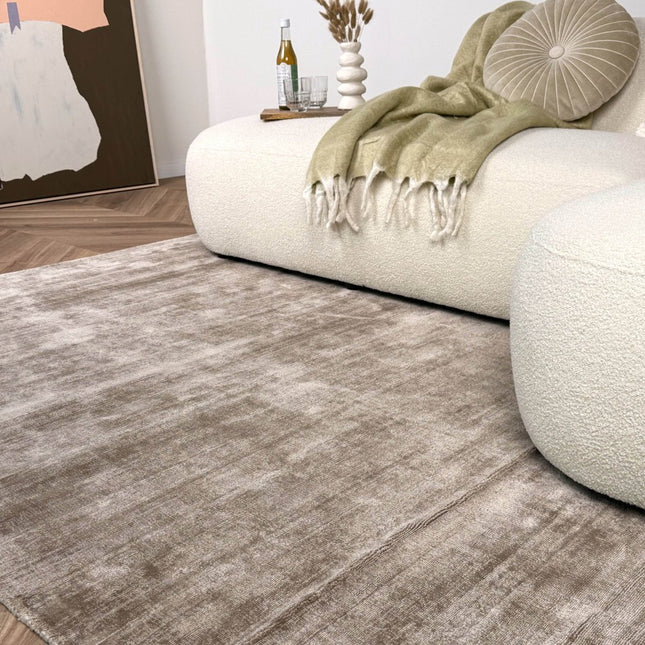 Vloerkleed Felva viscose silk taupe - Interieur05 - Vloerkledenloods