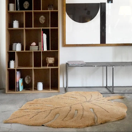 Wasbare vloerkleden - Lorena Canals wasbaar vloerkleed Monstera Honing - Vloerkledenloods