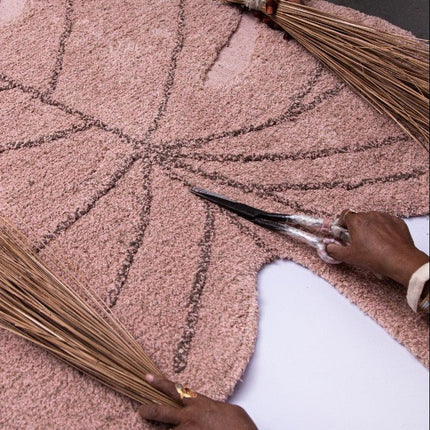 Wasbare vloerkleden - Lorena Canals wasbaar vloerkleed Monstera Vintage Nude - Vloerkledenloods